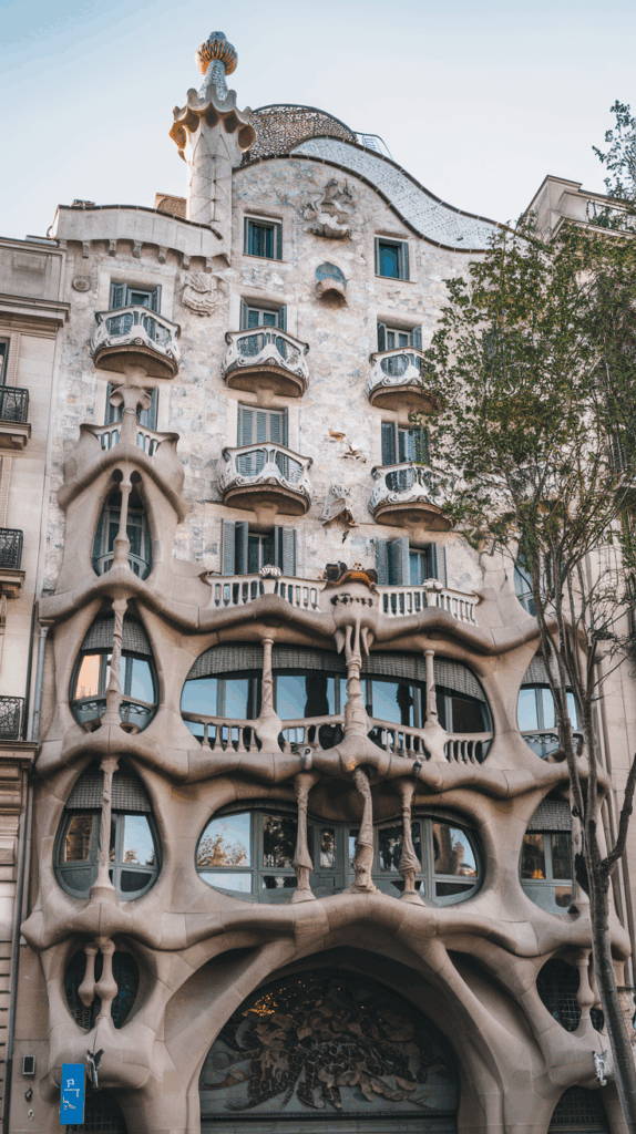 Barcelona Unveiled: Your Ultimate City Guide to the Best Places to Visit & What to Do