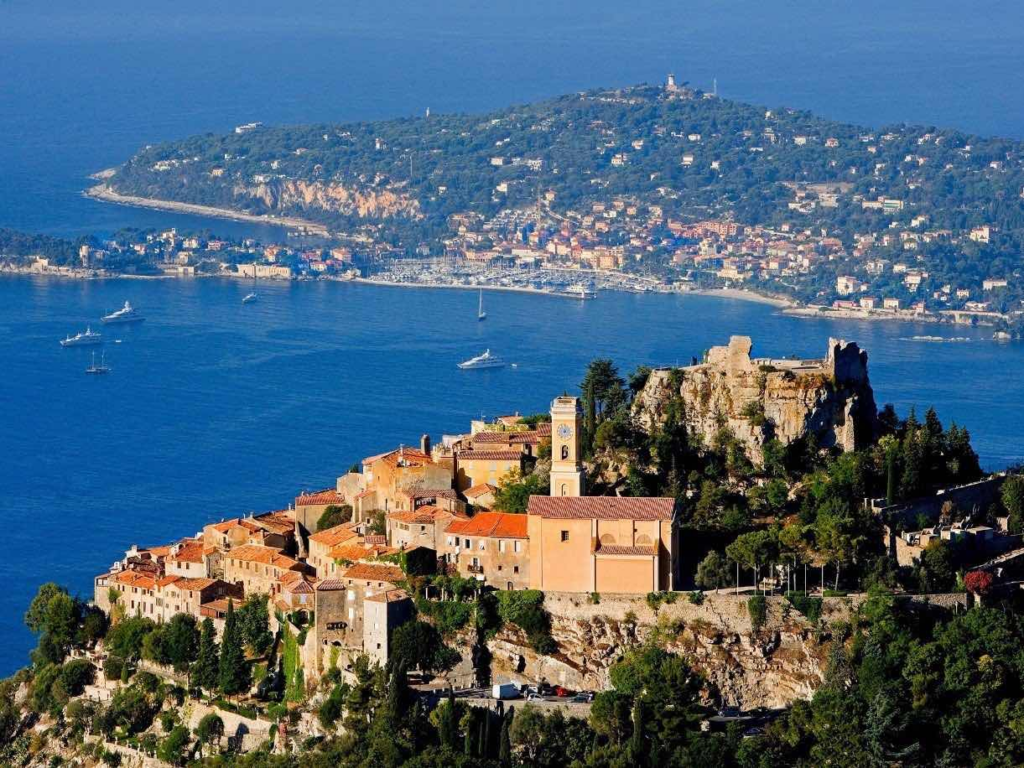23 Dreamy Places to Visit in the South of France (+ Map!)